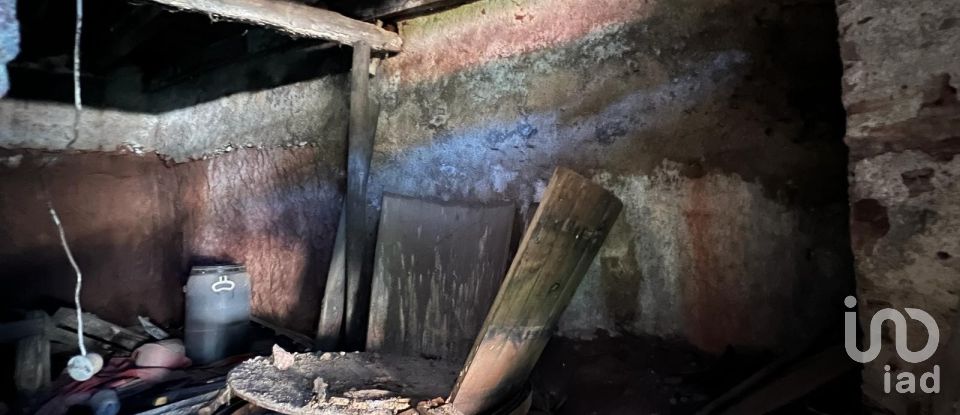 Maison T0 à Eiras E São Paulo De Frades de 80 m²