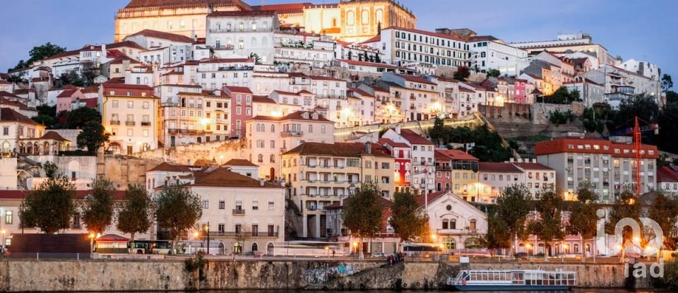 Maison T0 à Eiras E São Paulo De Frades de 80 m²