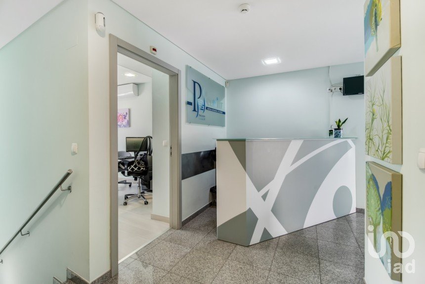 Boutique/Local commercial à Almada, Cova da Piedade, Pragal e Cacilhas de 110 m²