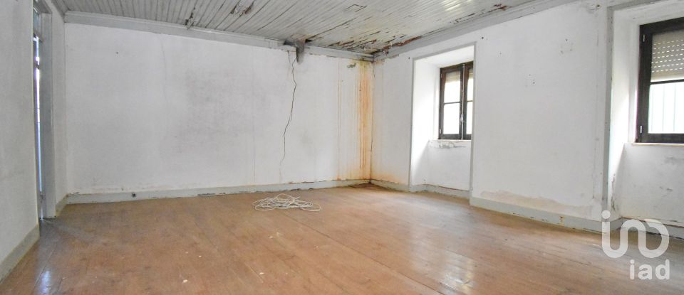 Maison traditionnelle T3 à Miranda do Corvo de 111 m²