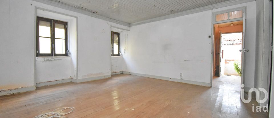 Maison traditionnelle T3 à Miranda do Corvo de 111 m²