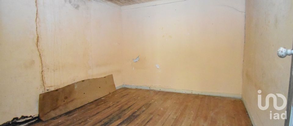 Maison traditionnelle T3 à Miranda do Corvo de 111 m²