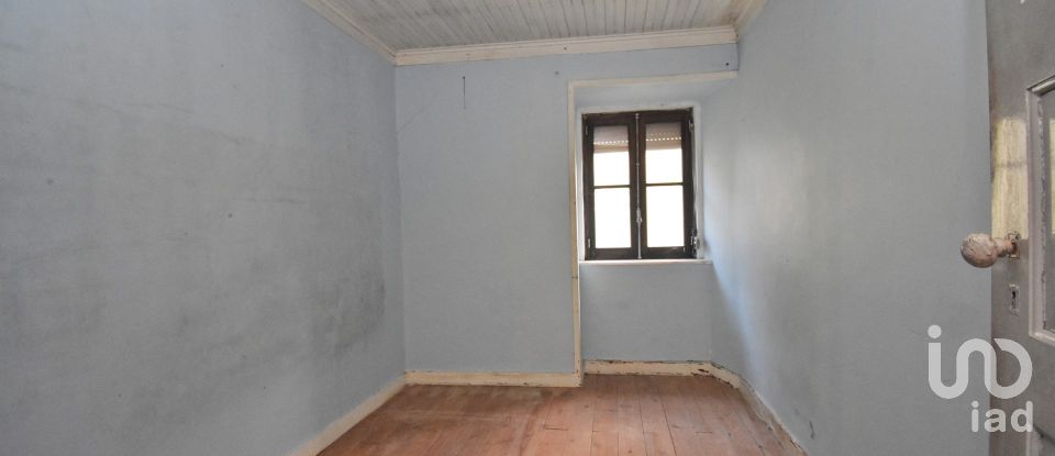 Maison traditionnelle T3 à Miranda do Corvo de 111 m²