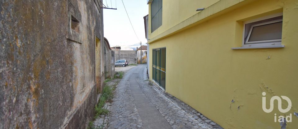 Maison traditionnelle T3 à Miranda do Corvo de 111 m²