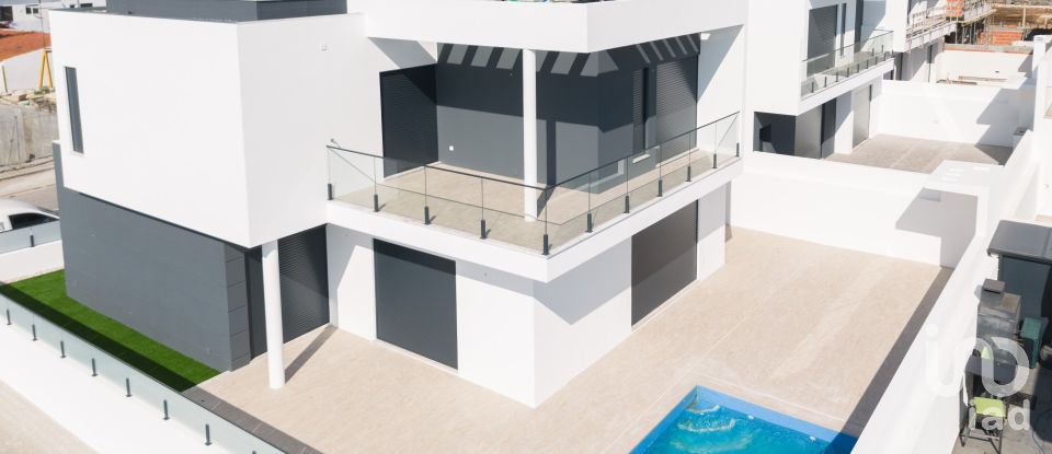 Moradia T3 em Atouguia da Baleia de 130 m²