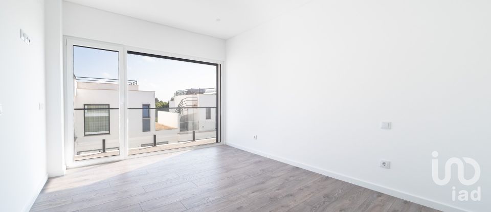 Moradia T3 em Atouguia da Baleia de 130 m²