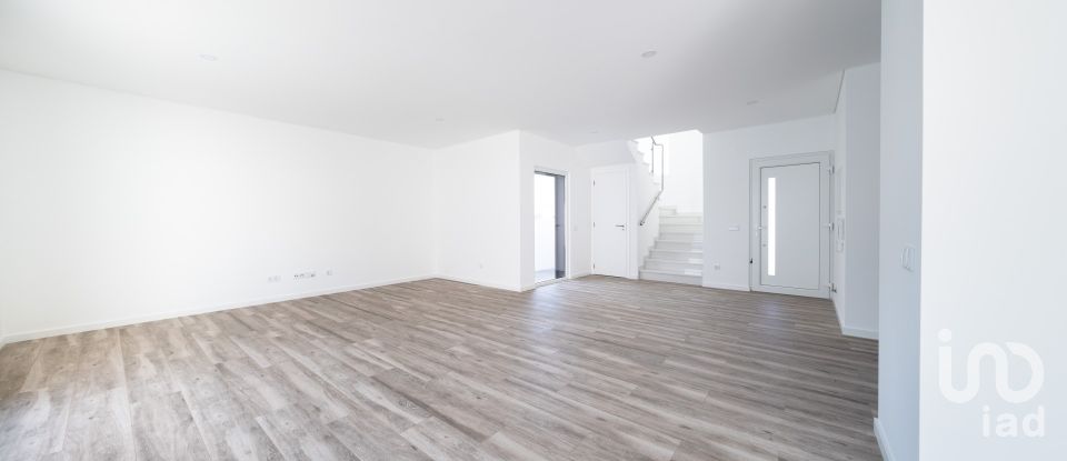 Moradia T3 em Atouguia da Baleia de 130 m²