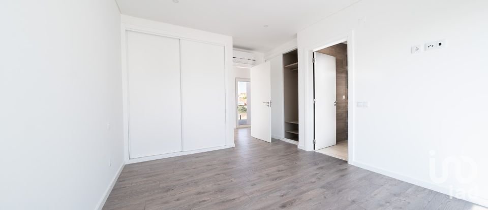 Moradia T3 em Atouguia da Baleia de 130 m²