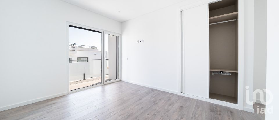 Moradia T3 em Atouguia da Baleia de 130 m²