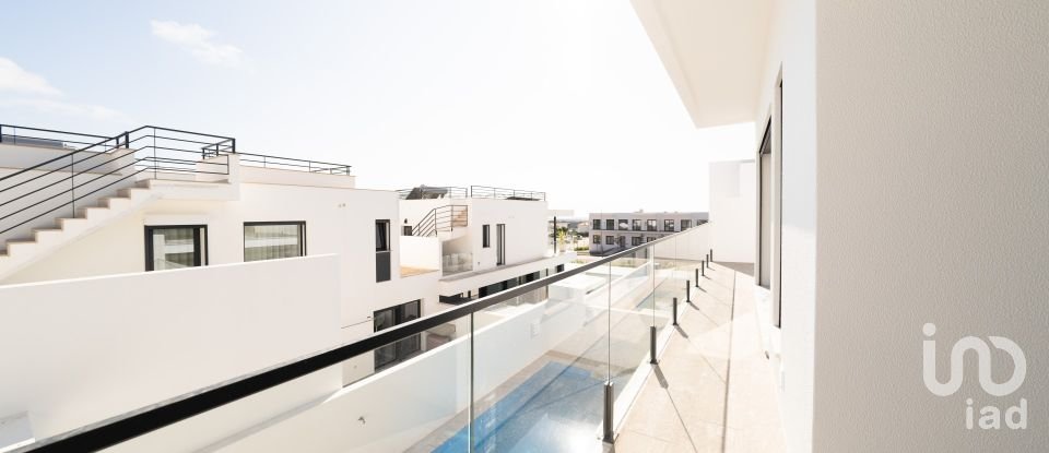 Moradia T3 em Atouguia da Baleia de 130 m²