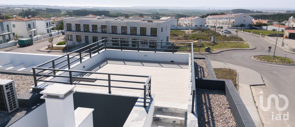 Moradia T3 em Atouguia da Baleia de 130 m²