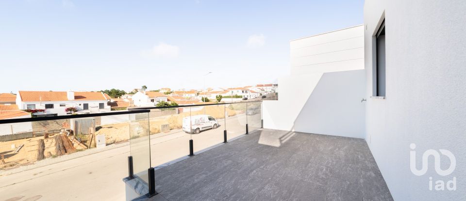 Moradia T3 em Atouguia da Baleia de 130 m²