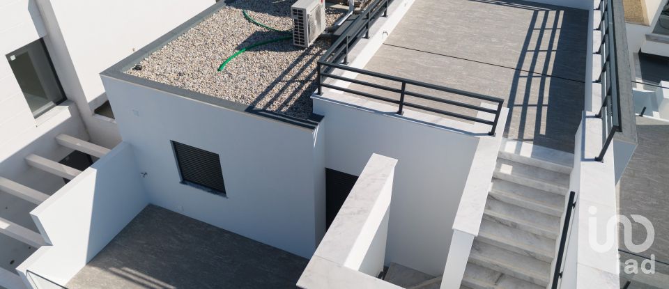 Moradia T3 em Atouguia da Baleia de 130 m²