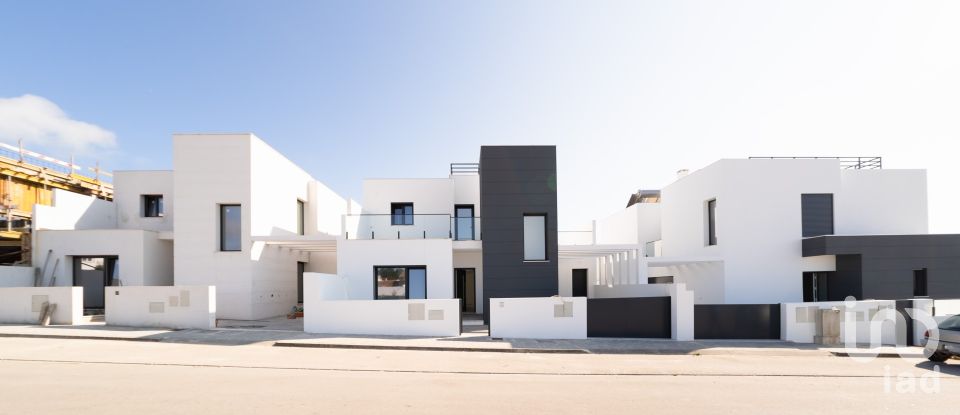 Moradia T3 em Atouguia da Baleia de 130 m²