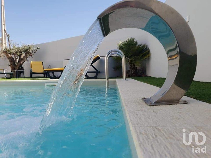 Maison T4 à Santa Bárbara de Nexe de 170 m²