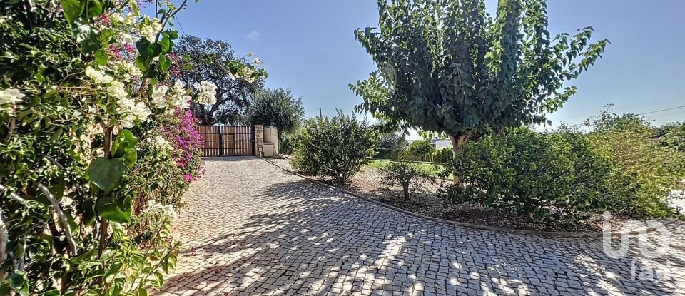 Moradia T4 em Quelfes de 260 m²