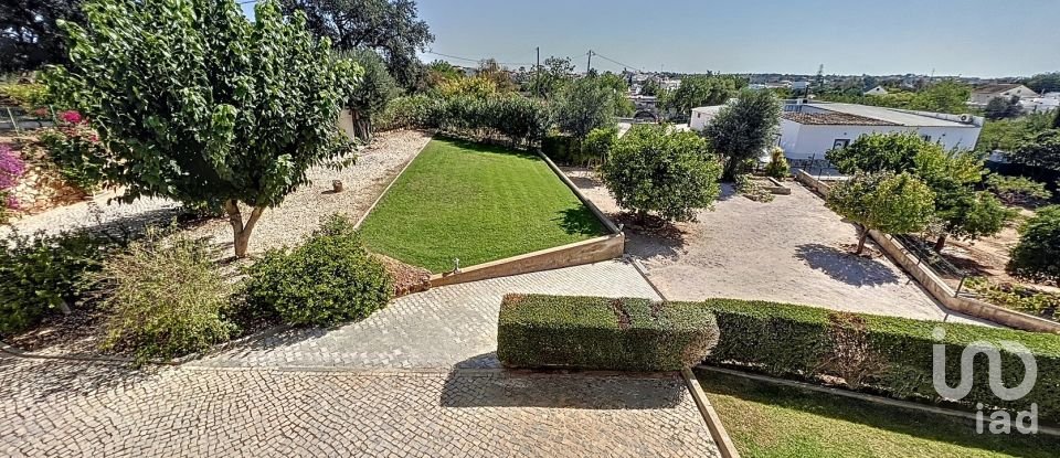 Moradia T4 em Quelfes de 260 m²