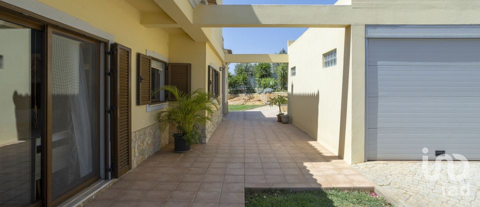 Moradia T4 em Quelfes de 260 m²