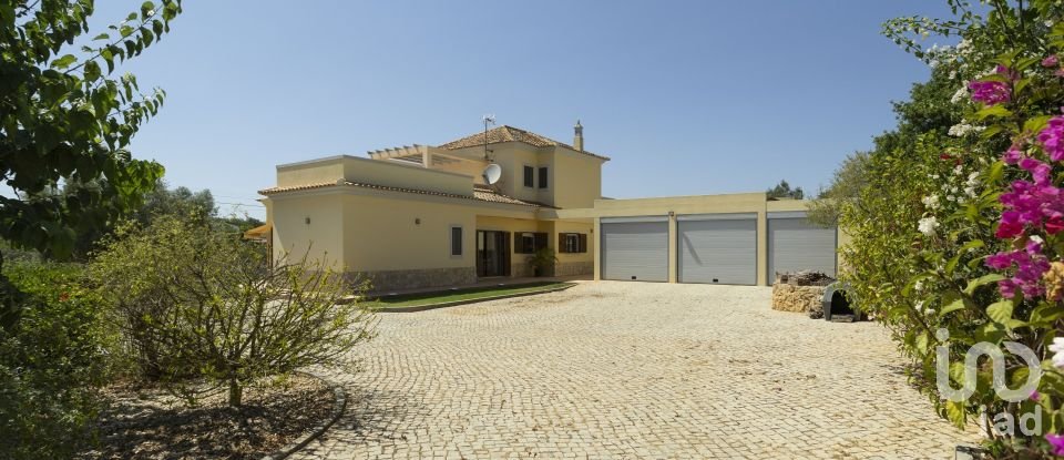 Moradia T4 em Quelfes de 260 m²