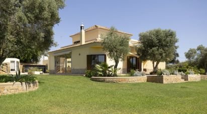 House T4 in Quelfes of 260 m²