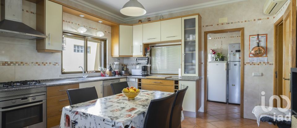 Moradia T4 em Quelfes de 260 m²