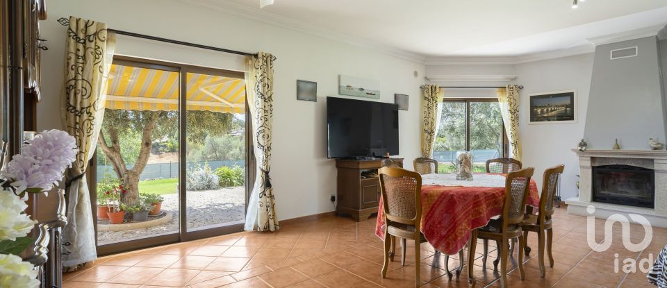 Moradia T4 em Quelfes de 260 m²