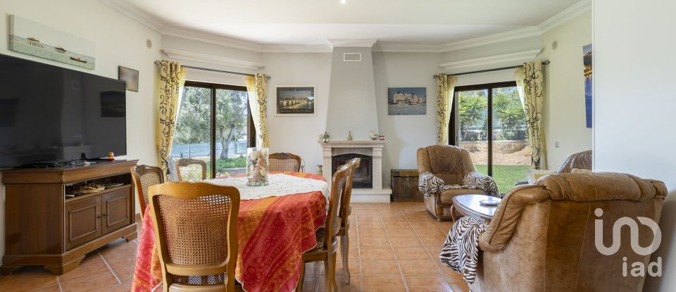 Moradia T4 em Quelfes de 260 m²