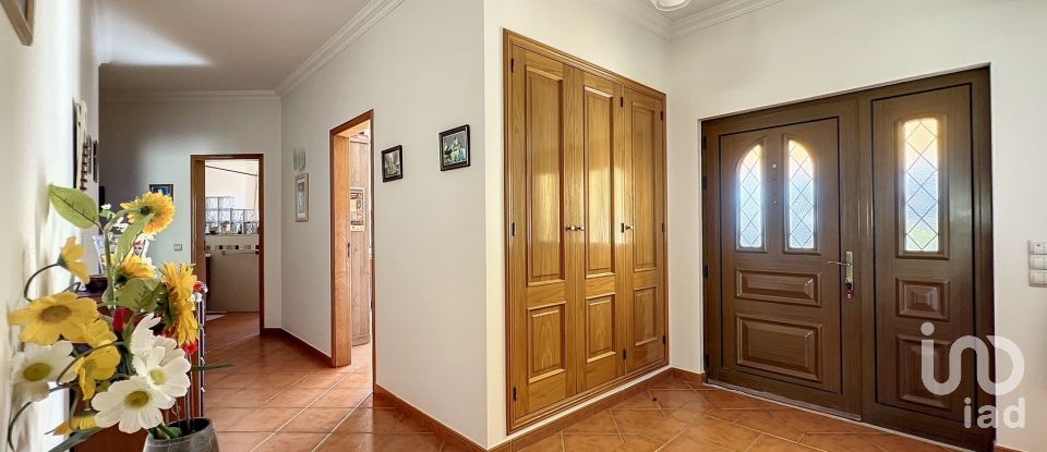 Moradia T4 em Quelfes de 260 m²