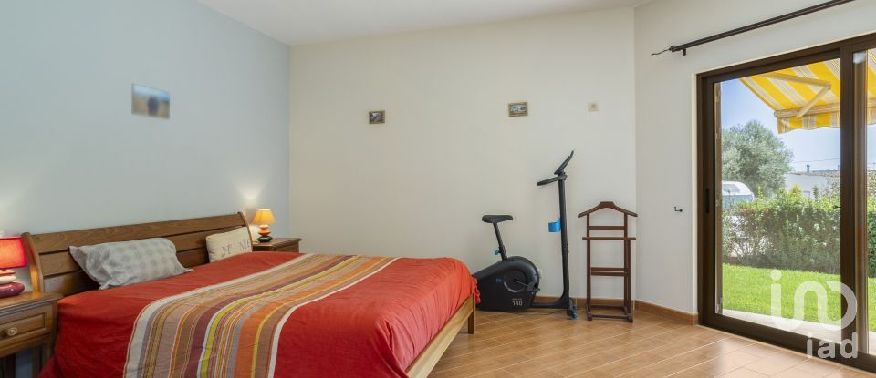 Moradia T4 em Quelfes de 260 m²