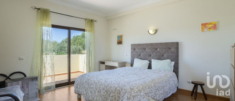 Moradia T4 em Quelfes de 260 m²