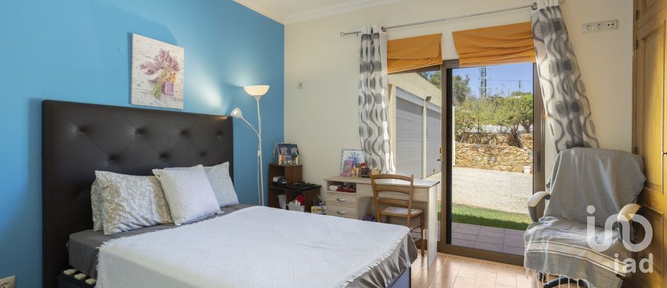 Moradia T4 em Quelfes de 260 m²