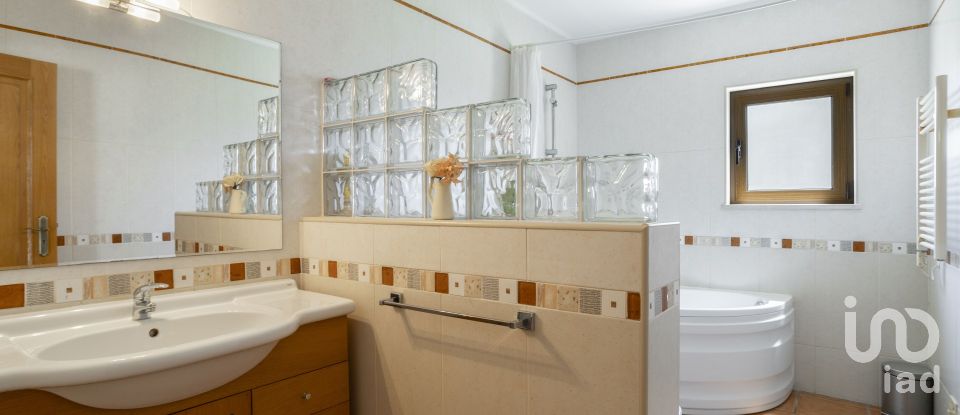 Moradia T4 em Quelfes de 260 m²