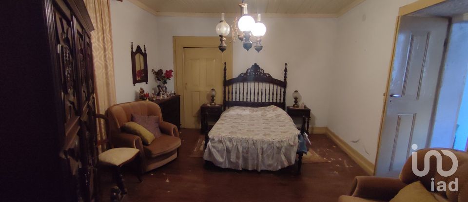 Moradia T5 em Barcos e Santa Leocádia de 179 m²