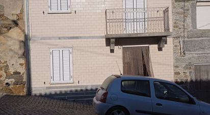 Maison de village T3 à Poiares de 93 m²