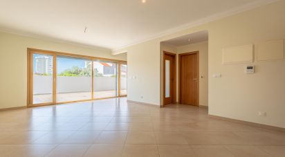 Apartment T2 in Santa Iria de Azoia, São João da Talha e Bobadela of 80 m²