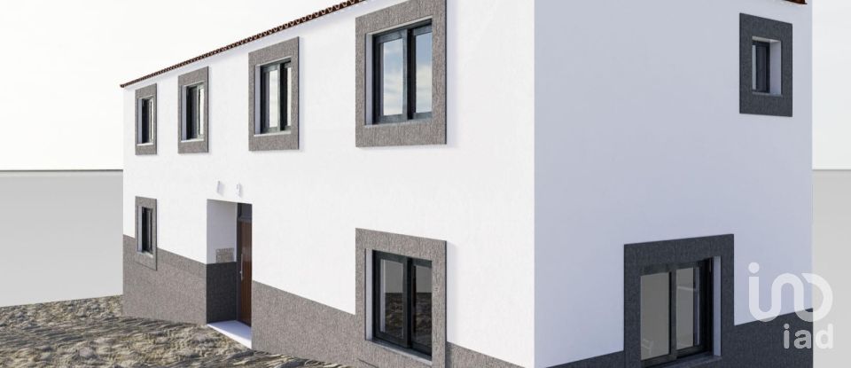 Moradia T2 em Alenquer (Santo Estêvão e Triana) de 84 m²