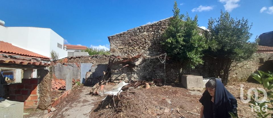 Maison de village T2 à Bárrio de 305 m²