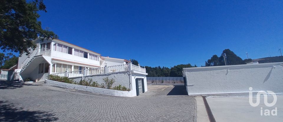 Casa T16 em Bucelas de 892 m²