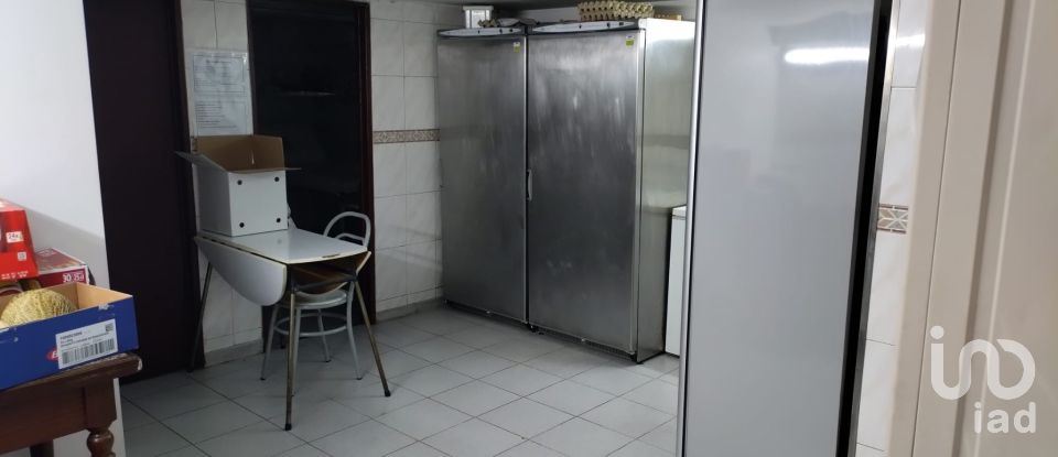 Boutique/Local commercial à Póvoa De Santo Adrião E Olival Basto de 122 m²