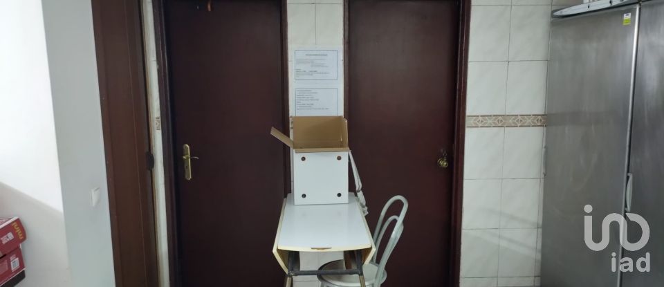 Boutique/Local commercial à Póvoa De Santo Adrião E Olival Basto de 122 m²