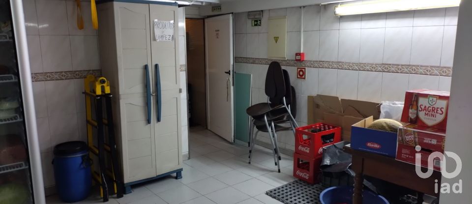 Boutique/Local commercial à Póvoa De Santo Adrião E Olival Basto de 122 m²