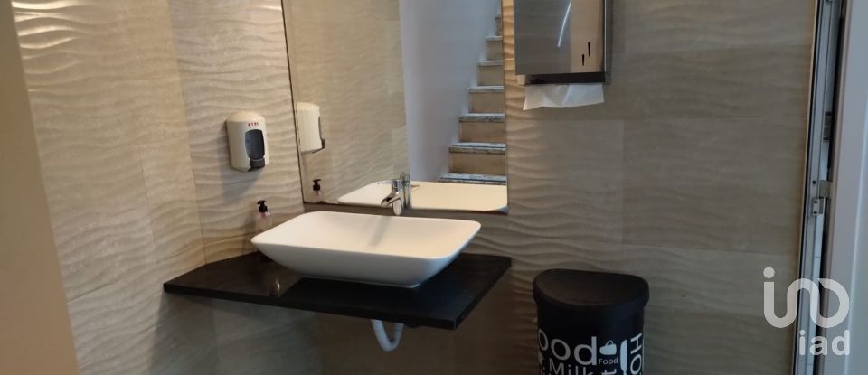 Boutique/Local commercial à Póvoa De Santo Adrião E Olival Basto de 122 m²