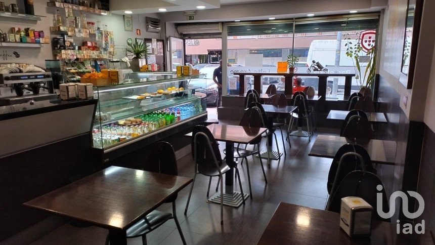 Boutique/Local commercial à Póvoa De Santo Adrião E Olival Basto de 122 m²