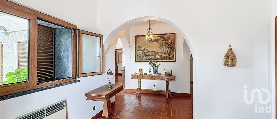 Moradia T8 em Meixedo e Padornelos de 514 m²