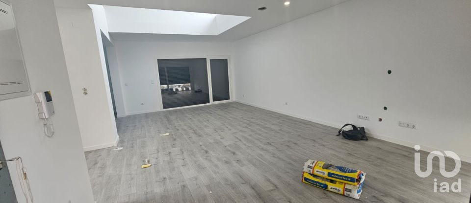 Moradia T4 em Charneca De Caparica E Sobreda de 260 m²