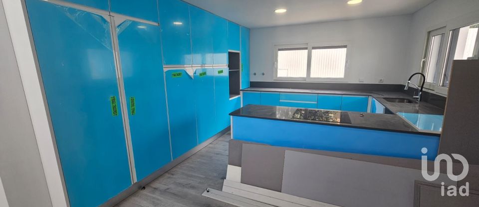 Moradia T4 em Charneca De Caparica E Sobreda de 260 m²