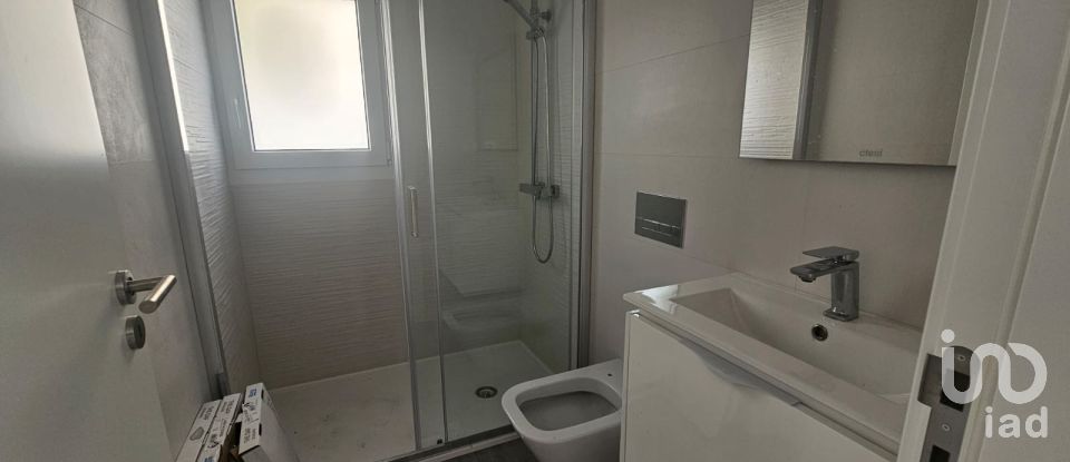 Moradia T4 em Charneca De Caparica E Sobreda de 260 m²