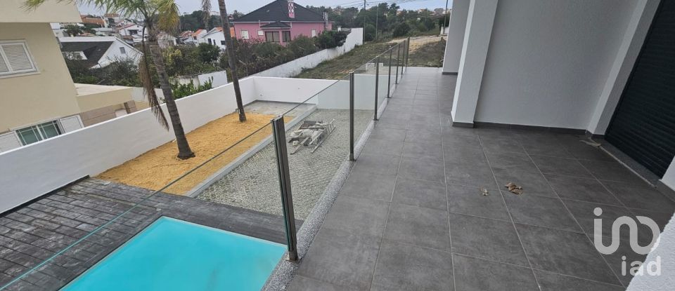 Moradia T4 em Charneca De Caparica E Sobreda de 260 m²