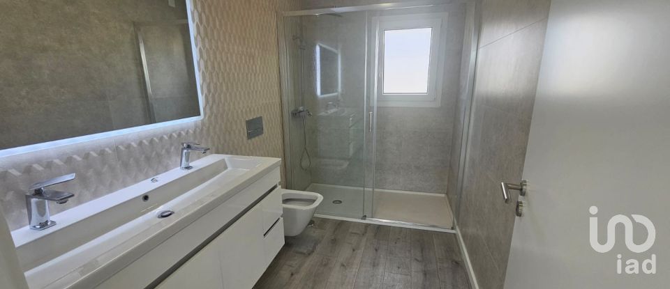 Moradia T4 em Charneca De Caparica E Sobreda de 260 m²