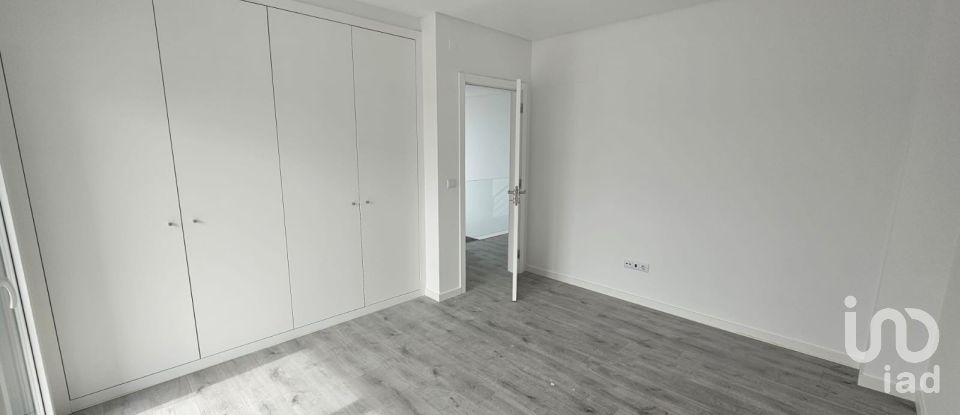 Moradia T4 em Charneca De Caparica E Sobreda de 260 m²